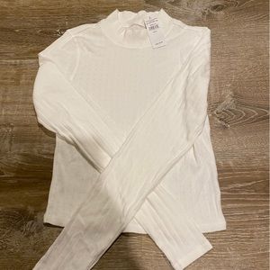 AE mock neck, long sleeve textured tee. Never worn still has tags